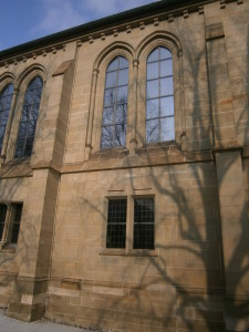 Kirchenfenster mit Schutzverglasung